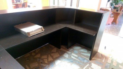 Стойка администратора в офис